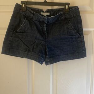Loft shorts size 6 pockets on front